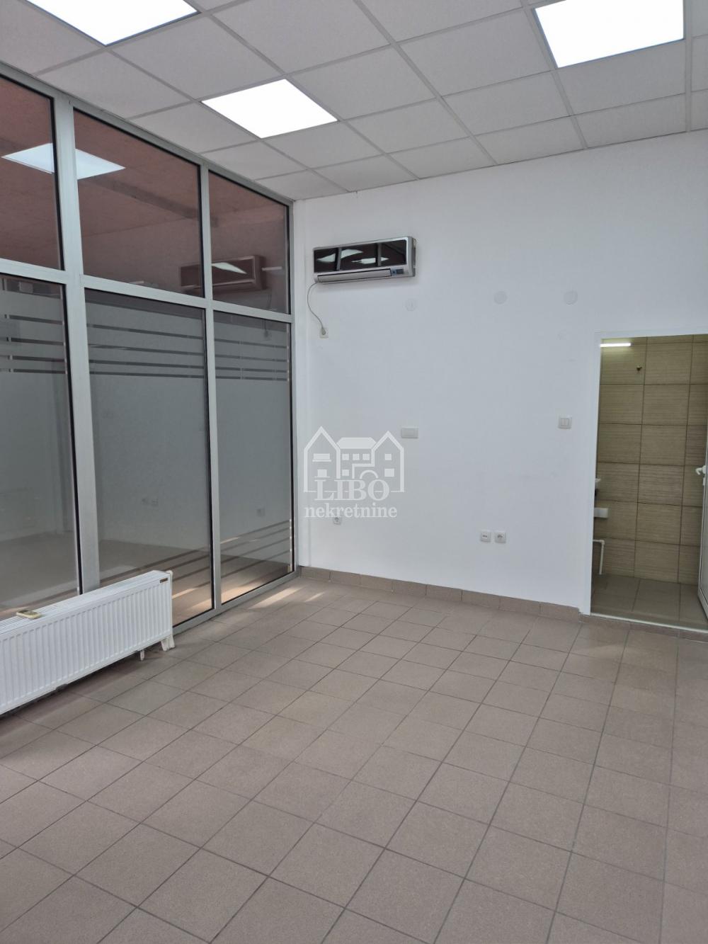 Lokal 20m2 u stambeno-poslovnoj zgadi na keju ID#2160