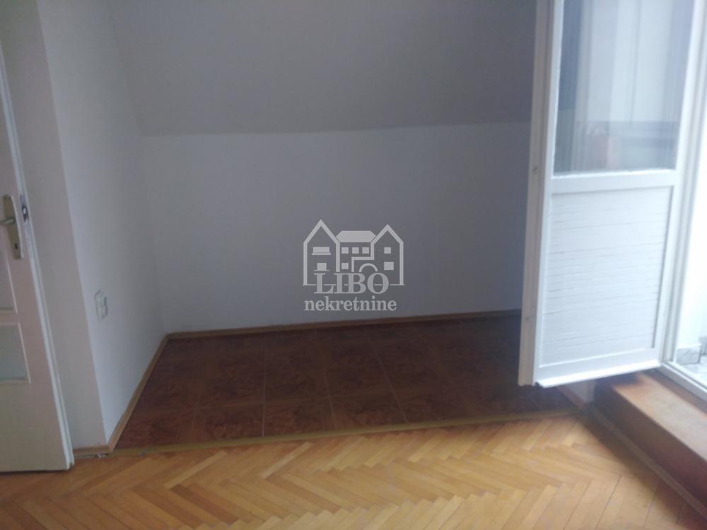 Trosoban stan P=80m2+ 2 terae u centru Niša ID#2167 99.900 €